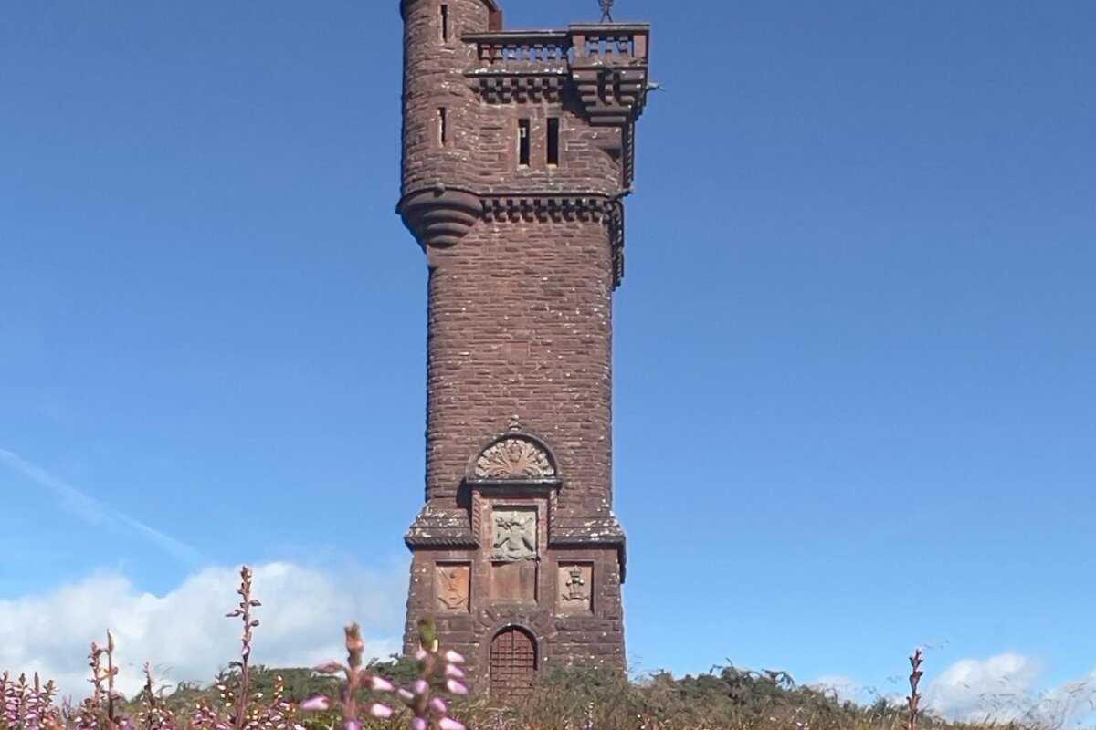 Airlie Monument : image 1