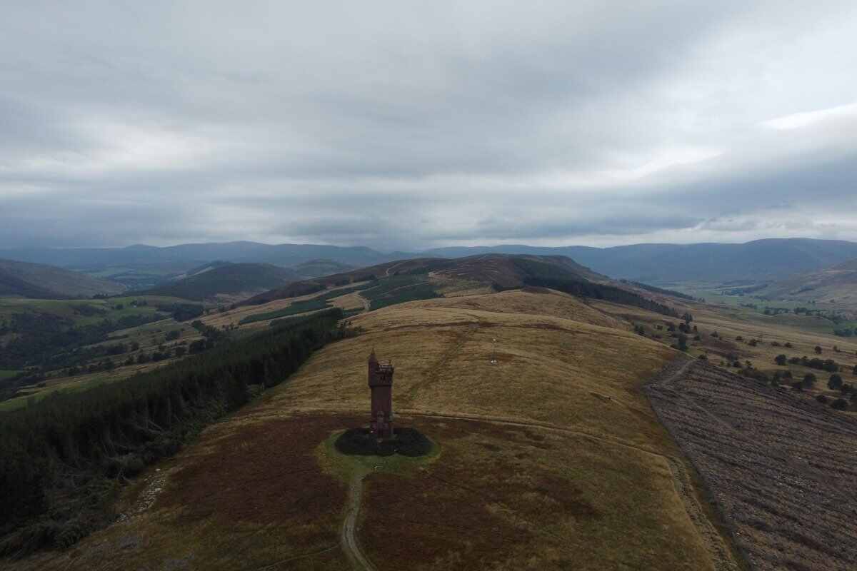 Airlie Monument : image 3