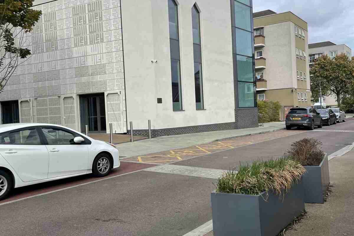 Burdett Estate Mosque : image 1