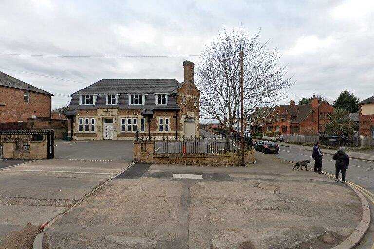 Derby Jamia Mosque (village street) : image 5