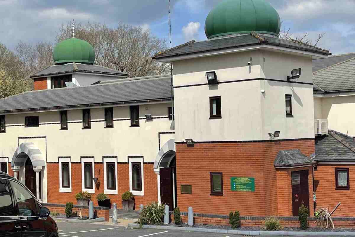 Crawley Mosque : image 1