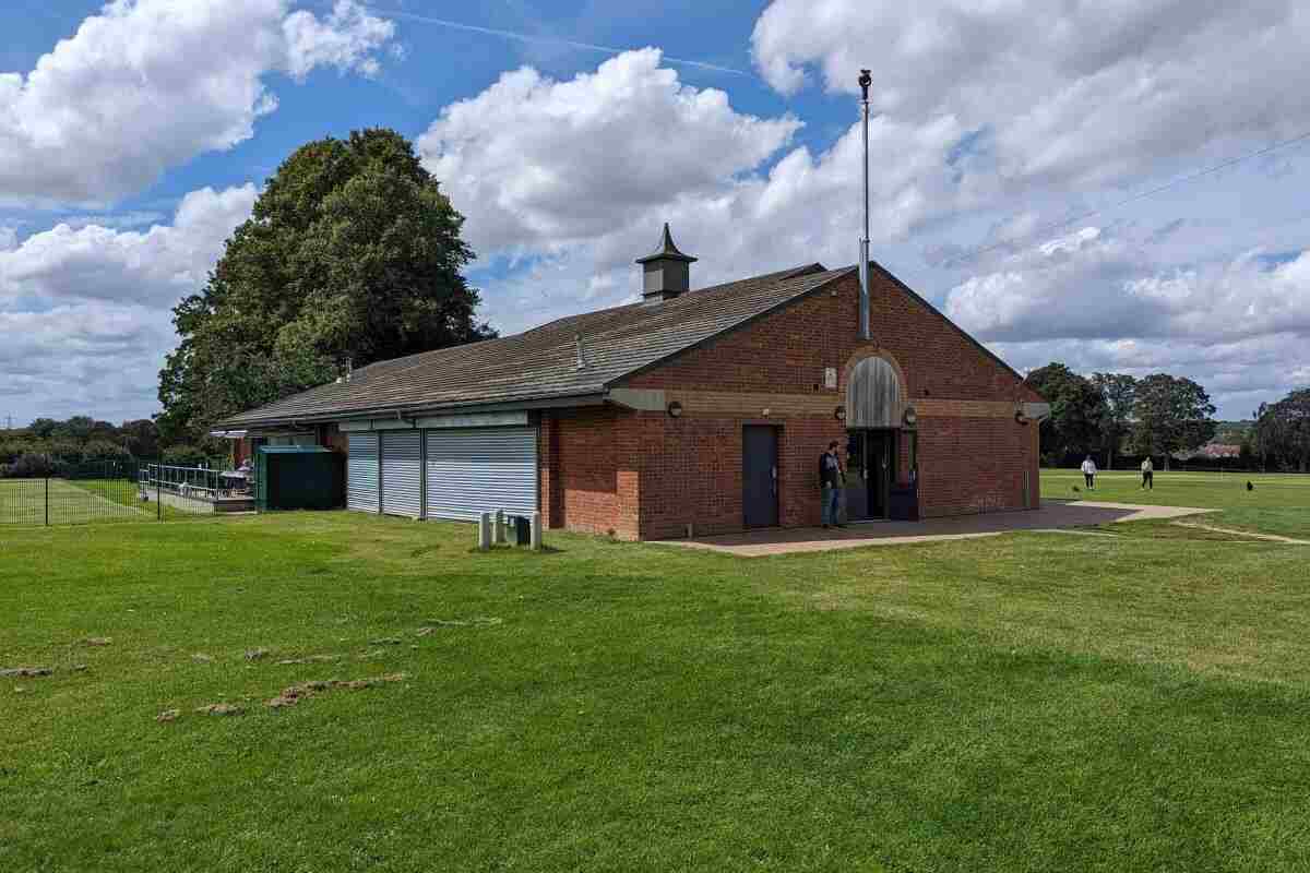 Jummah Salah/Friday Prayer at Leighton Buzzard, Pages Park Pavilion : image 1