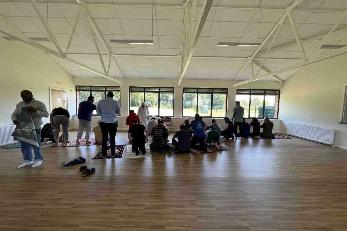 Jummah Salah/Friday Prayer at Leighton Buzzard, Pages Park Pavilion : image 2