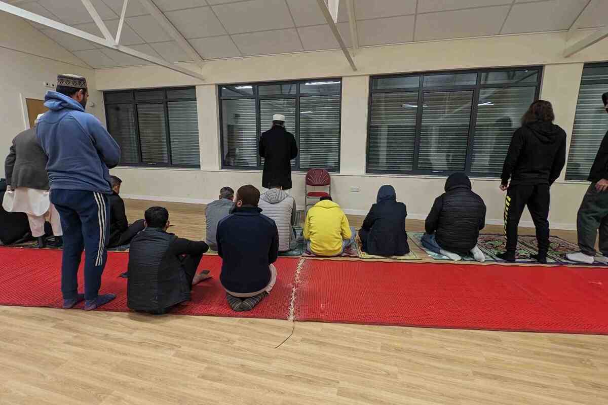 Jummah Salah/Friday Prayer at Leighton Buzzard, Pages Park Pavilion : image 3