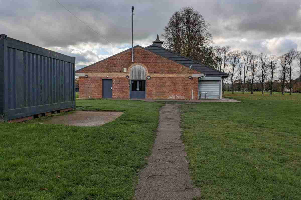 Jummah Salah/Friday Prayer at Leighton Buzzard, Pages Park Pavilion : image 6