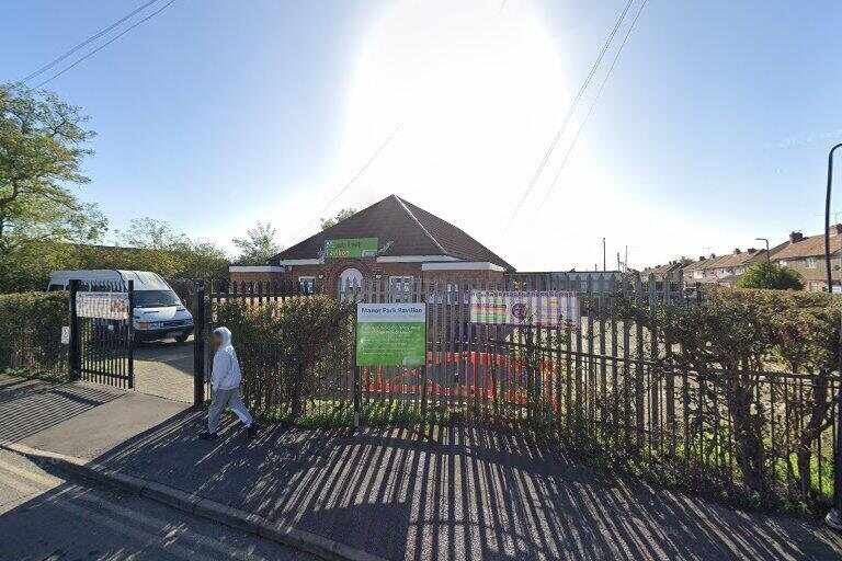 Manor Park Pavilion Mosque : image 3