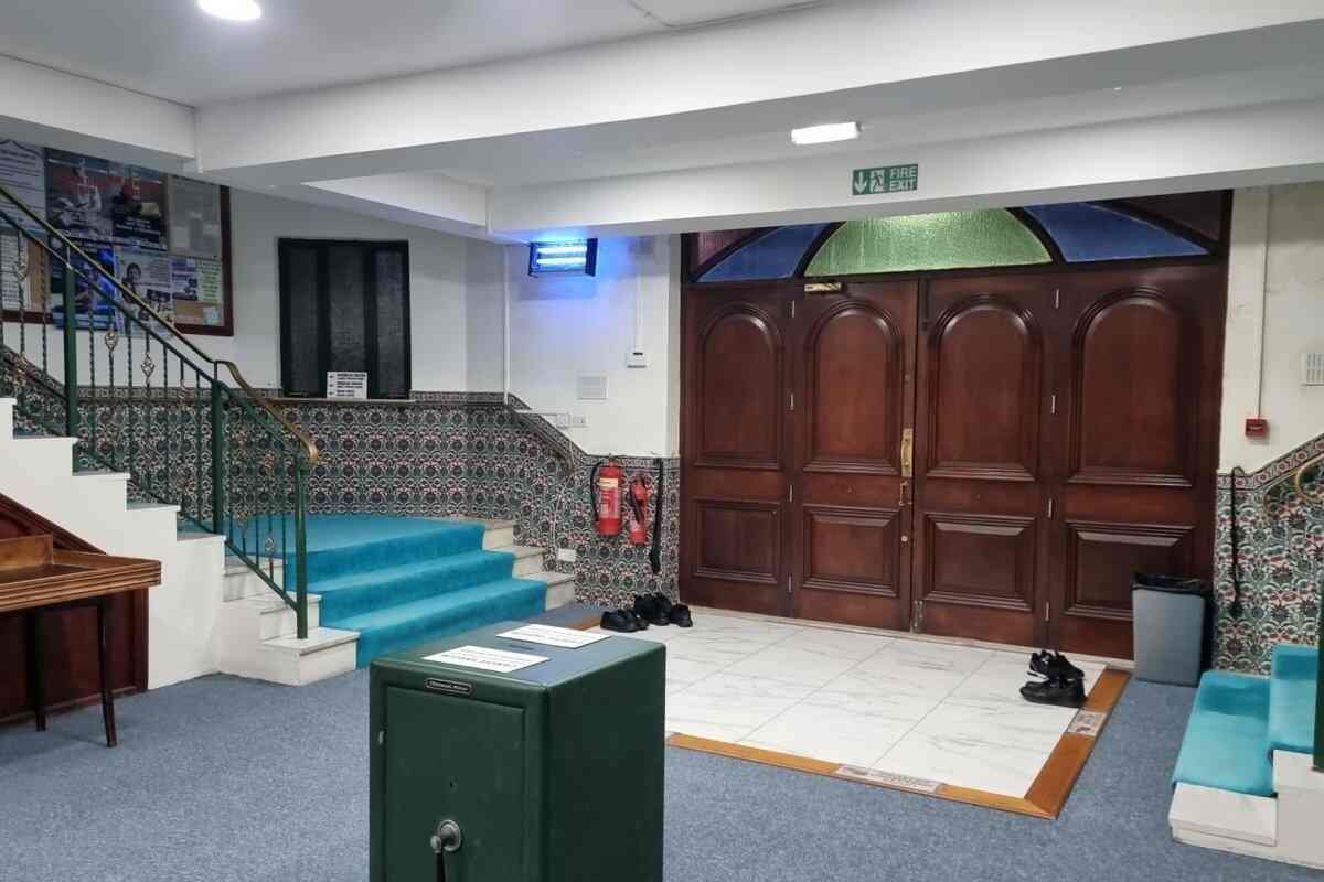 London Islamic Turkish Association Mosque : image 4