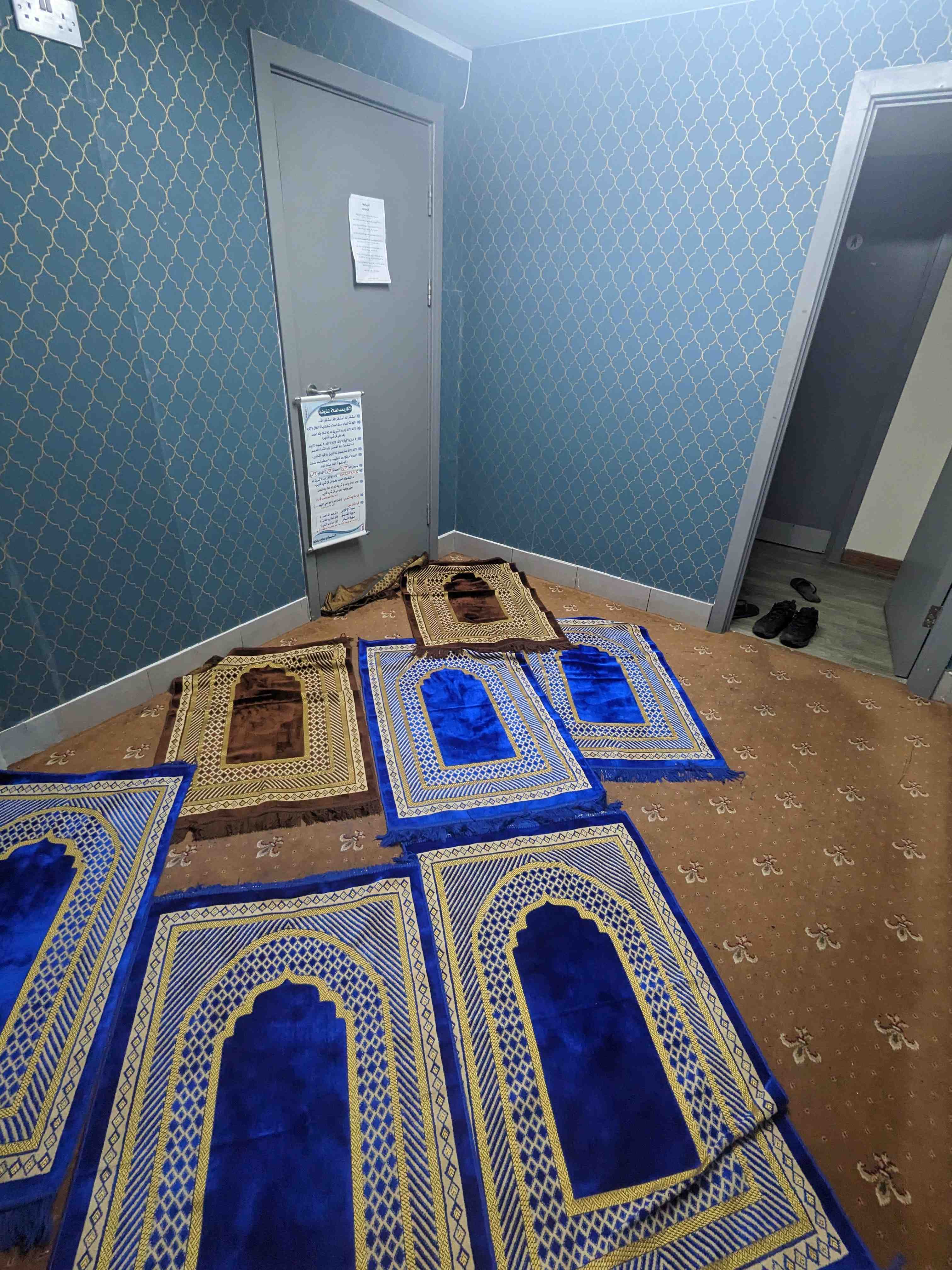 roosters-muslim-prayer-room