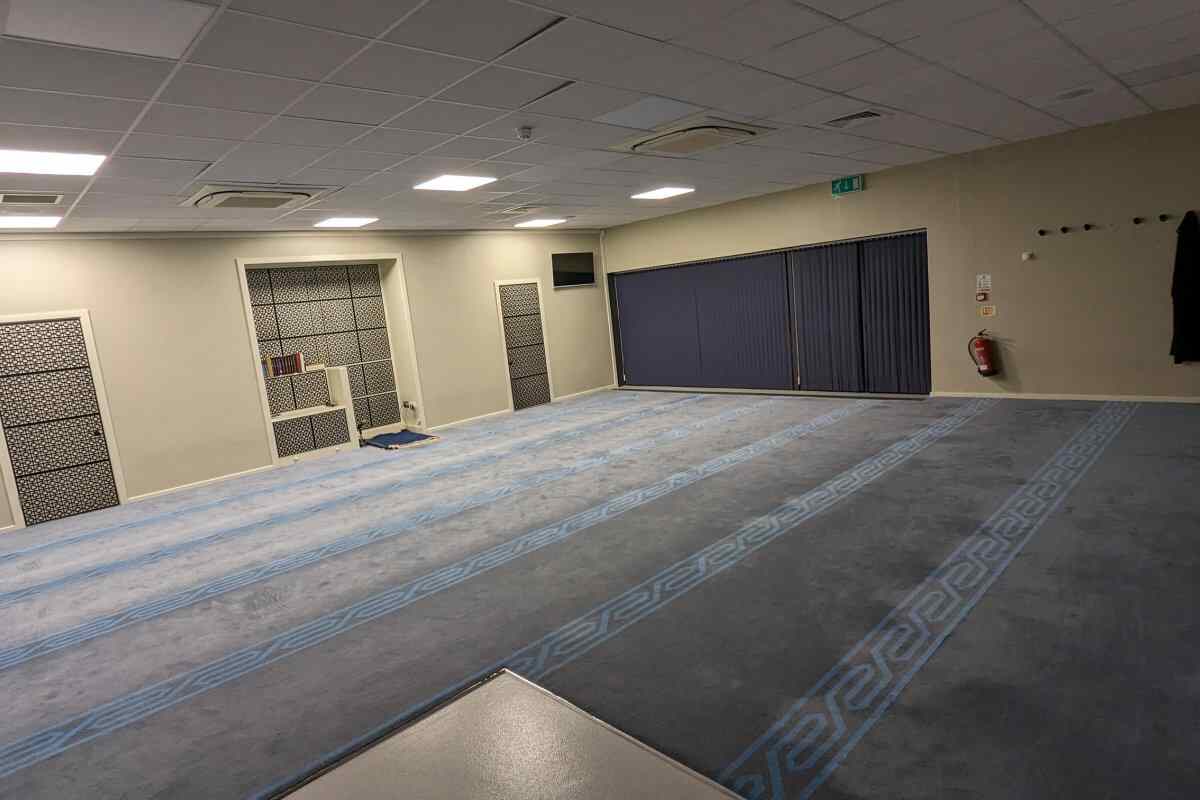 Hamptons Centre Mosque : image 1