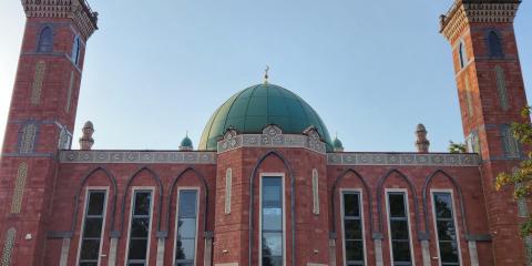 Al-Jamia Suffa-Tul-Islam Grand Mosque : image 1