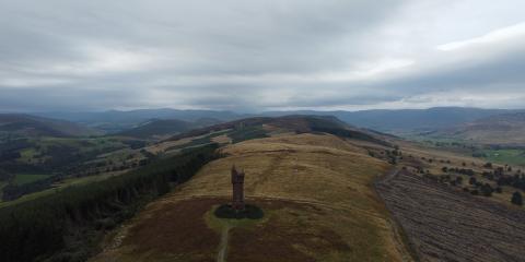 Airlie Monument : image 3