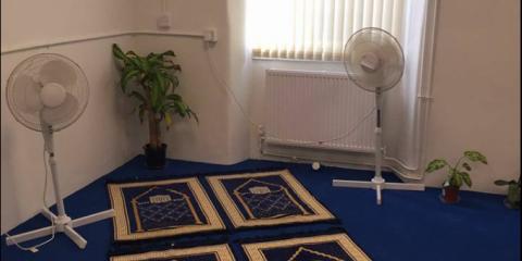 Muslim Prayer Room : image 1